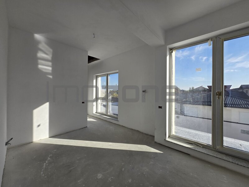 Otopeni - zona Ferme vila  4 camere 2 parcari finisata la alb comision 0%