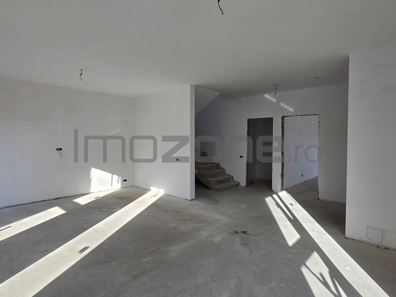 Otopeni - zona Ferme vila  4 camere 2 parcari finisata la alb comision 0%