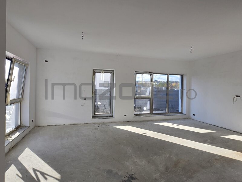 Otopeni - zona Ferme vila  4 camere 2 parcari finisata la alb comision 0%