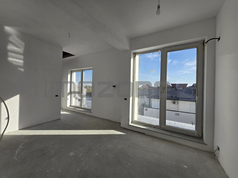 Otopeni - zona Ferme vila  4 camere 2 parcari finisata la alb comision 0%